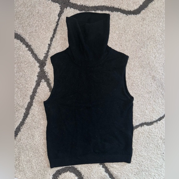 Brandy Melville Turtleneck Sleeveless Top - Picture 3 of 7
